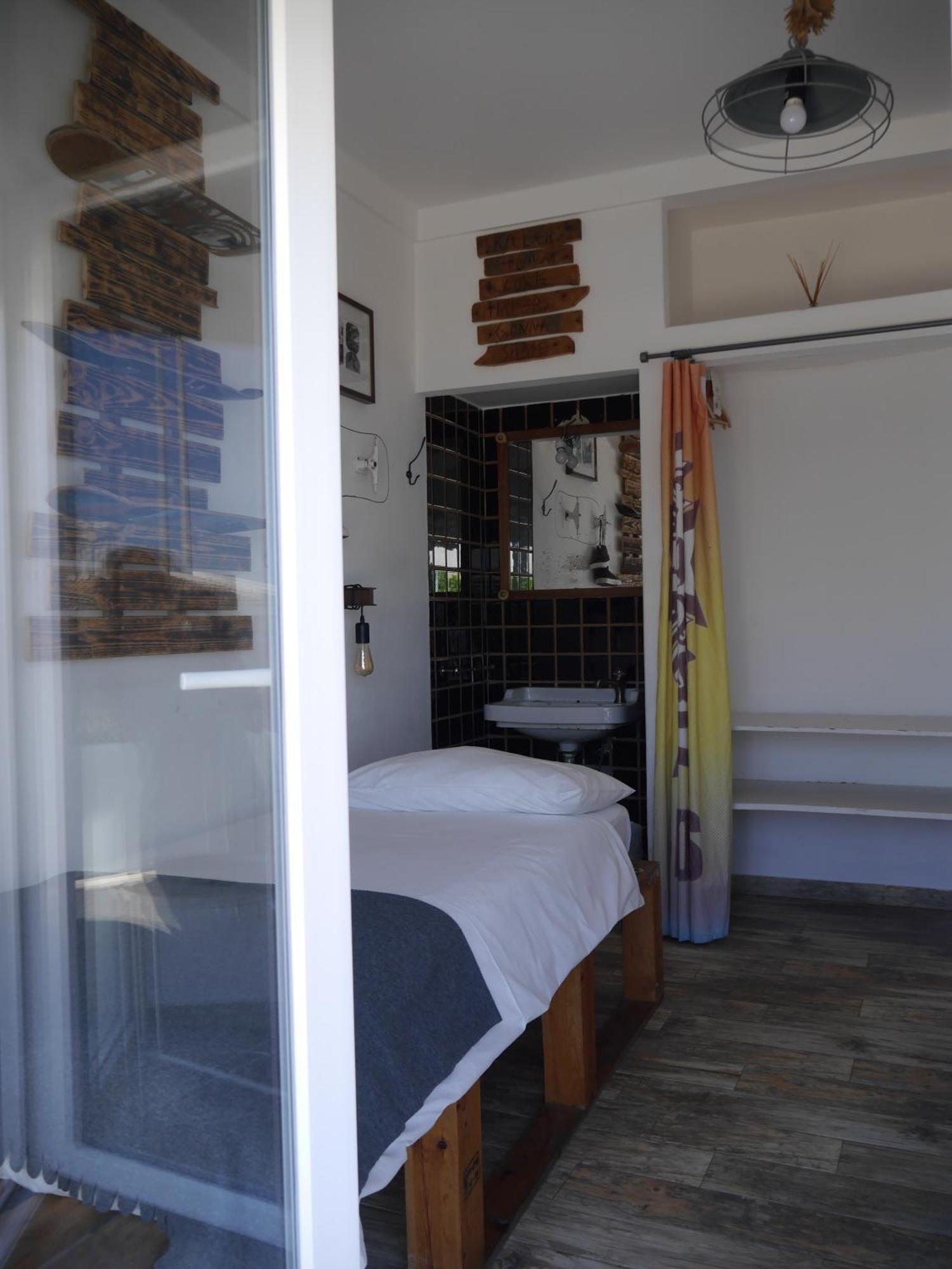 Hostel & Surfcamp 55 Ericeira Exterior photo